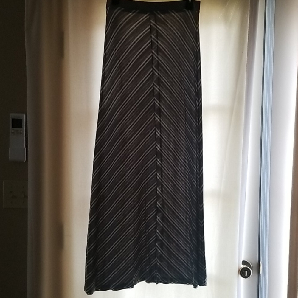 skirt - Picture 2 of 5